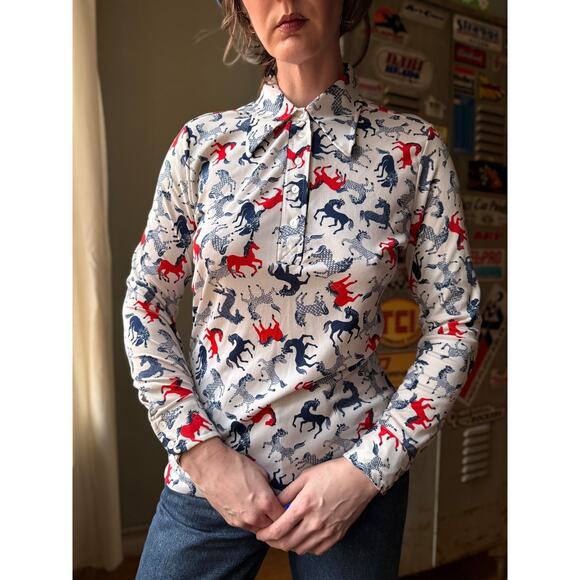 Vintage 70s Horse Print Blouse | Red/Navy Graphic Novelty Top | Point Collar | S - Picture 6 of 9